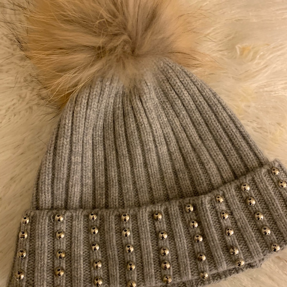 Cashmere beanie with fur puff ball